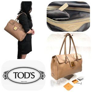 Auc $1500 TOD'S LEATHER FLEUR SHOPPING/SHOULDER BAG